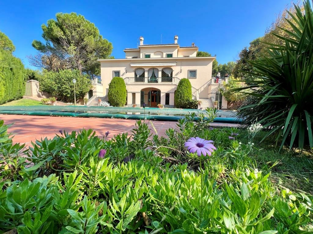 Silvi Villa In Silvi, Abruzzo, Italy For Sale (12296201)