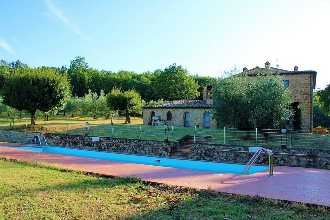 Rustico In Vendita A Casole D'elsa Composto Da In Casole D'elsa