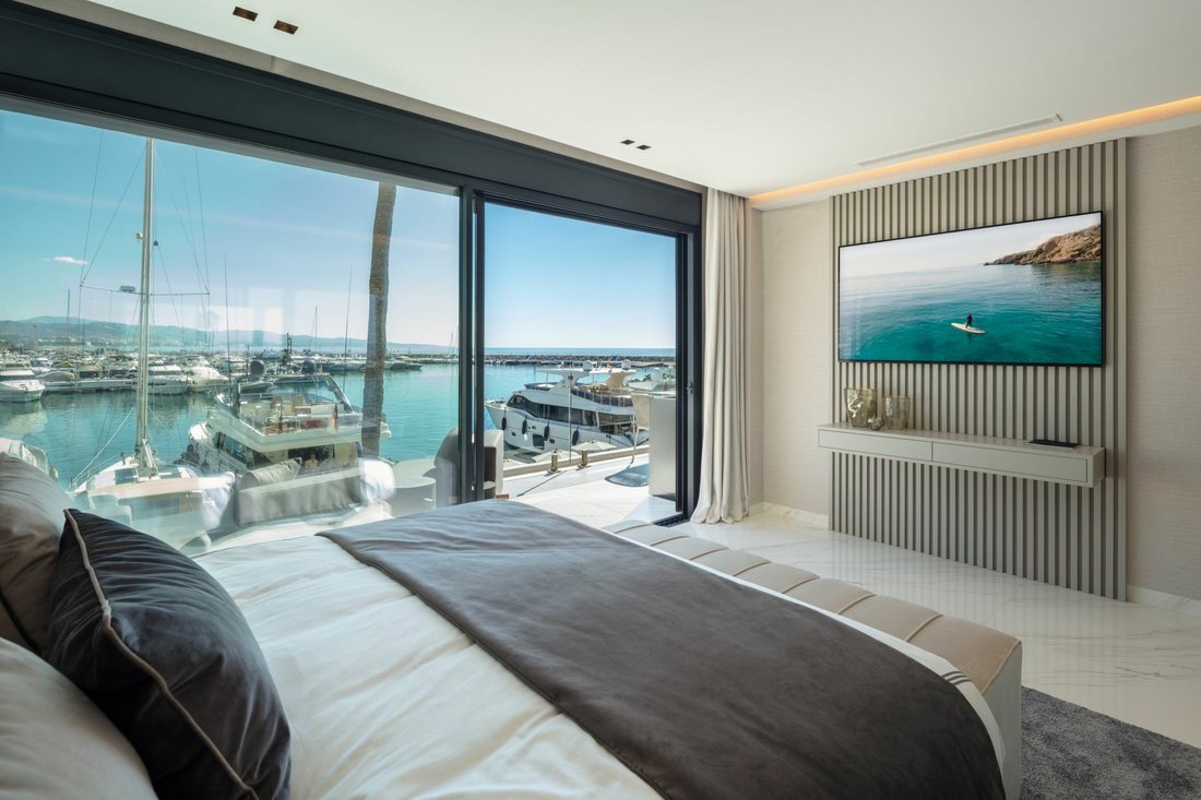 Penthouse in Puerto Banus, Marbella, Spain 5 - 12295653