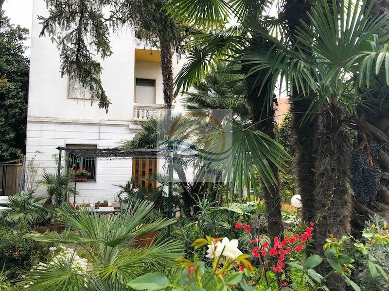 Villa in Bordighera, Liguria, Italy 3 - 12298316