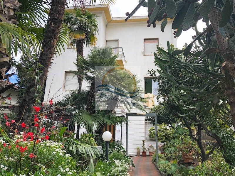 Villa in Bordighera, Liguria, Italy 1 - 12298316