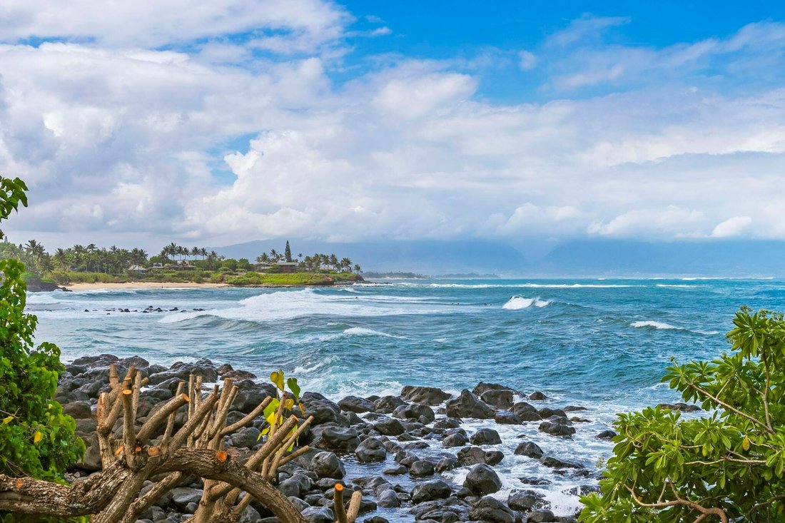 Oceanfront Maui Estate In Great Neighborhood In Paia, Hawaii, United
