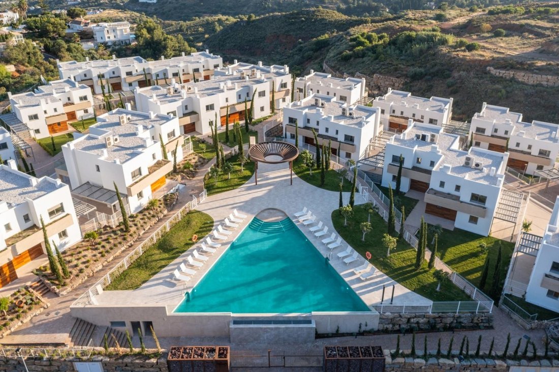 Mijas Town House In Benalmádena, Andalusia, Spain For Sale (12297164)