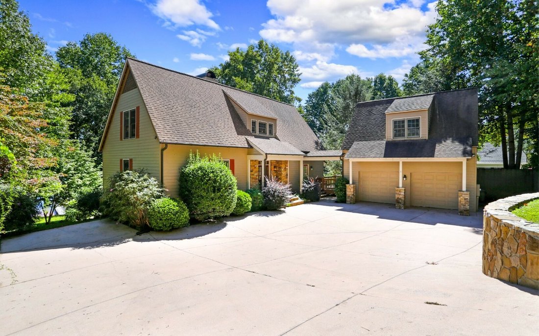 5 Bedrooms Single Family Detached In Hiawassee, United States