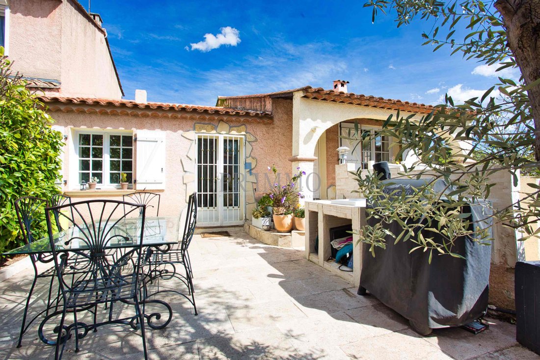 Villa 3/4 Pieces Tour De Mare In Fréjus, Provence Alpes Côte D'azur