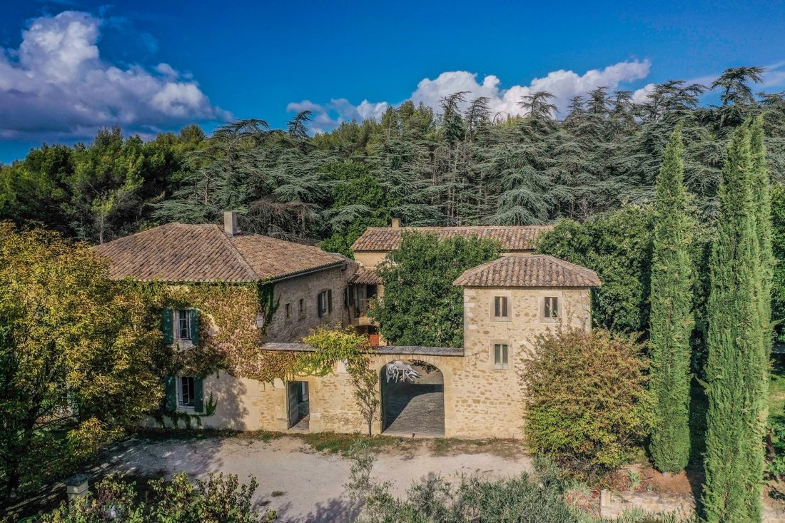 Houses For Sale Provence Alpes Cote D'azur A Property In Provence In Maubec, Provence Alpes Côte D'azur, France