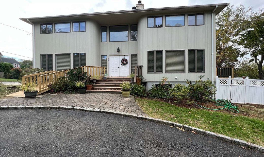 House Rocky Point In Rocky Point, New York, United States For Sale