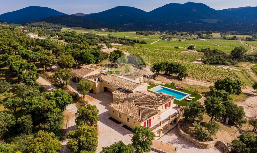 Immobilien Am In Le Plan De La Tour, Provence Alpes Côte D'azur