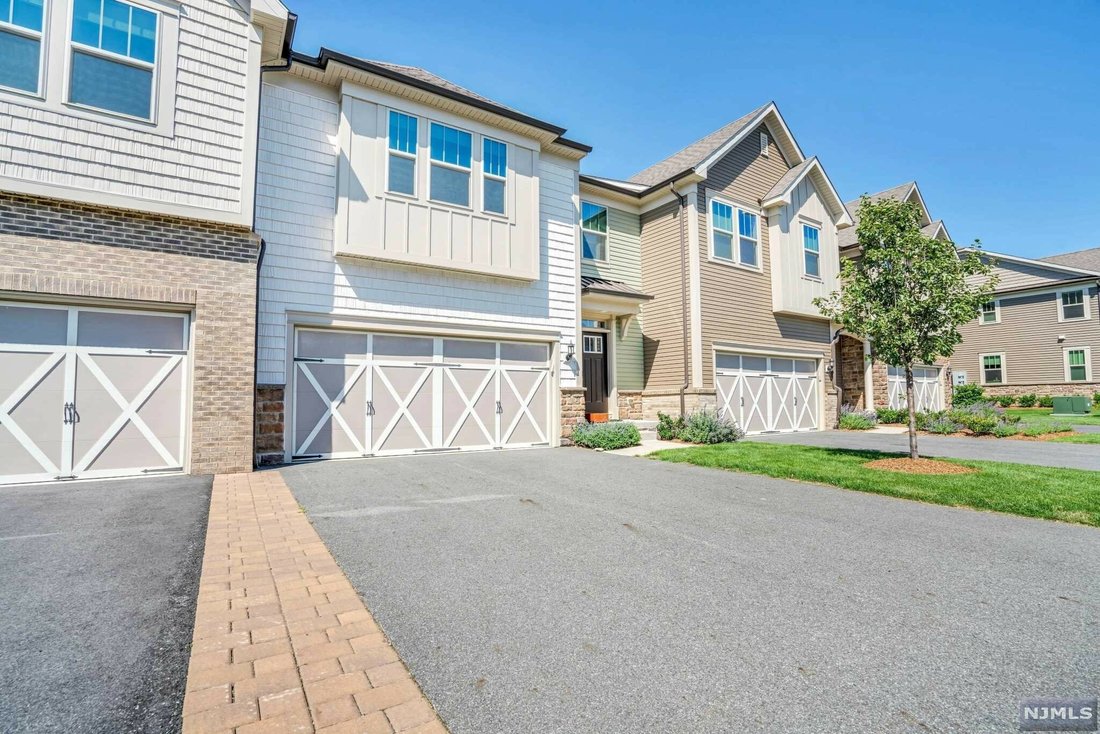 18 Winfield Drive In Woodcliff Lake, New Jersey, United States For Sale