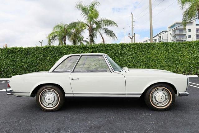 Cabriolet in Hillsboro Beach, Florida, United States 3 - 12301298