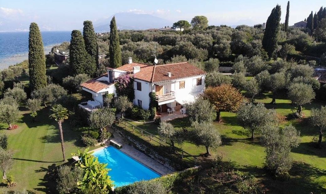 Villa Sirmione In Sirmione, Lombardy, Italy For Sale (12301967)