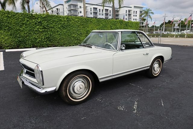 Cabriolet in Hillsboro Beach, Florida, United States 1 - 12301298