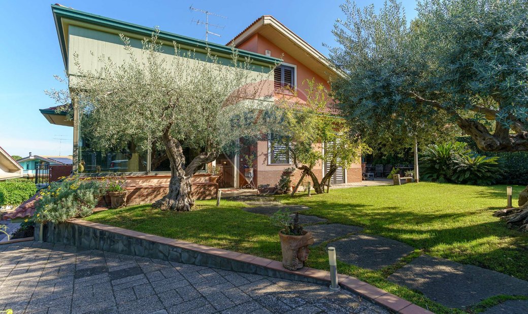 Mansion House For Sale In Aci Sant'antonio In Aci Sant'antonio, Sicilia