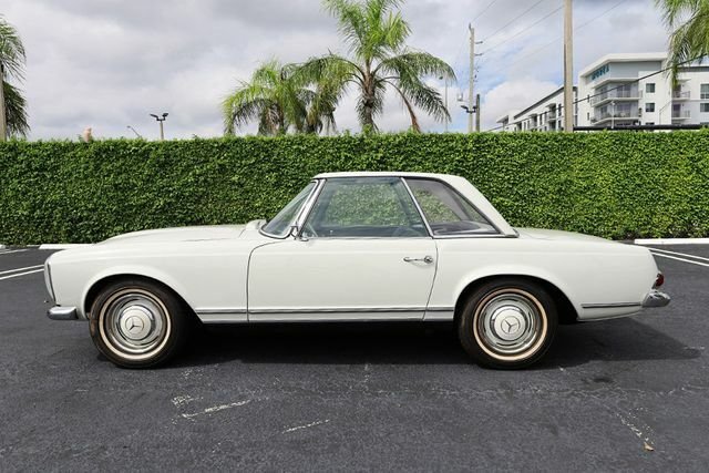 Cabriolet in Hillsboro Beach, Florida, United States 2 - 12301298