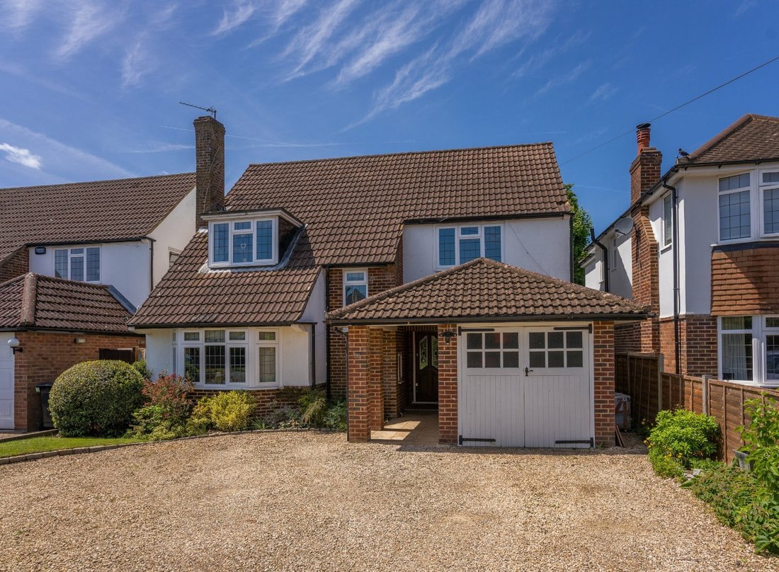 Renovated And Extended Four In Chalfont Saint Peter, England, United