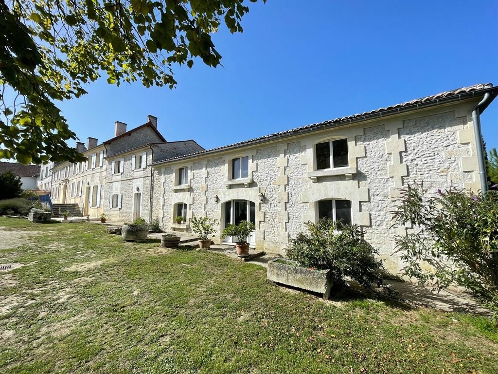 Propriété Entre Dans Saint Sulpice De Cognac, Nouvelle Aquitaine