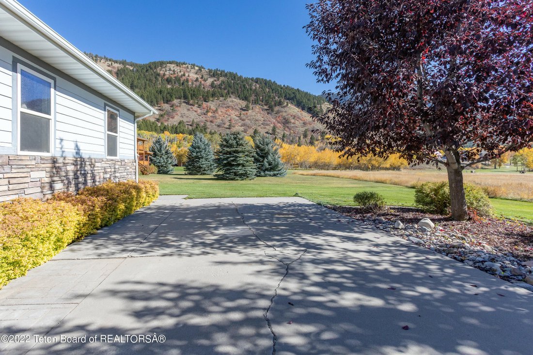 6 Bedrooms Single Family Detached In Thayne, Wyoming, United States For