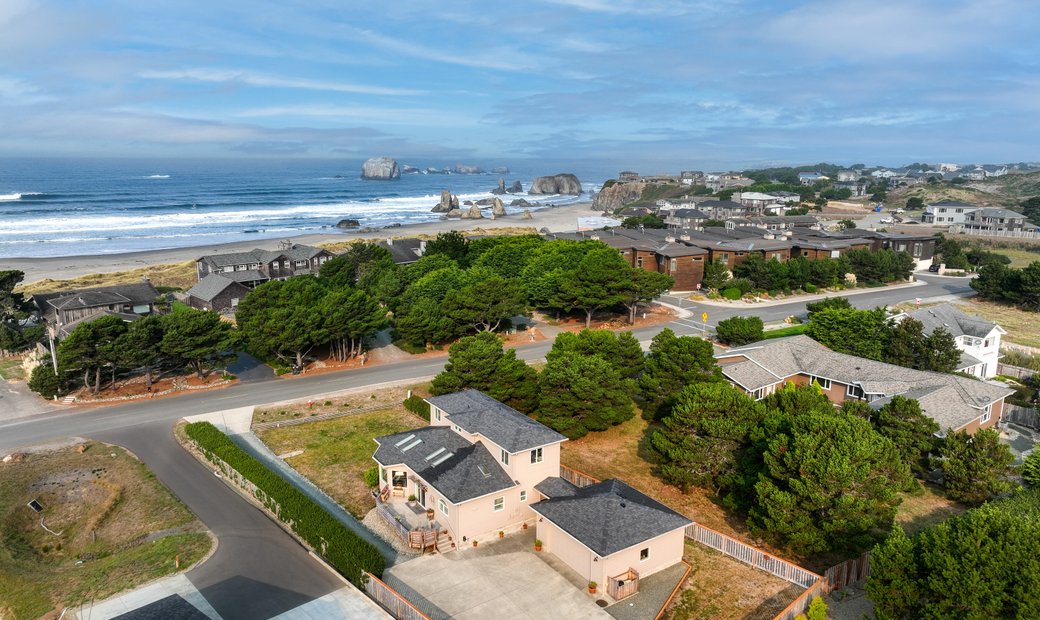 Beach Loop Contemporary In Bandon, Oregon, United States For Sale