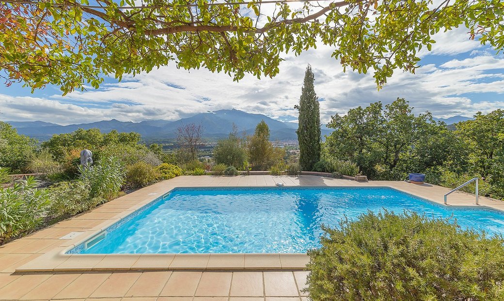 Individual Architect Designed Villa With Stunning In Prades, Occitanie