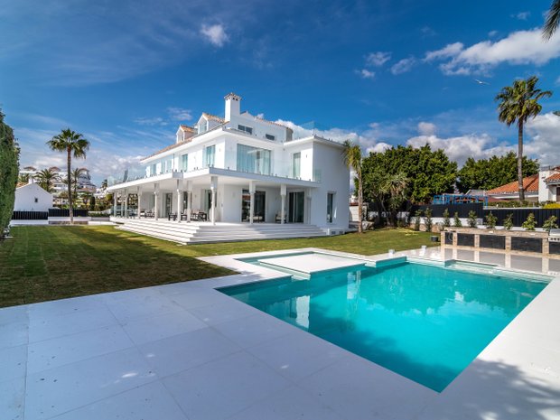 Lujo nueva casas en venta en Nueva Andalucía, Marbella, Andalucía, España |  JamesEdition