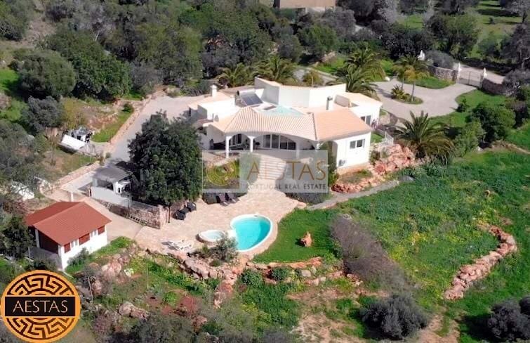 Villa in Santa Barbara de Nexe, Algarve, Portugal 1 - 11868817