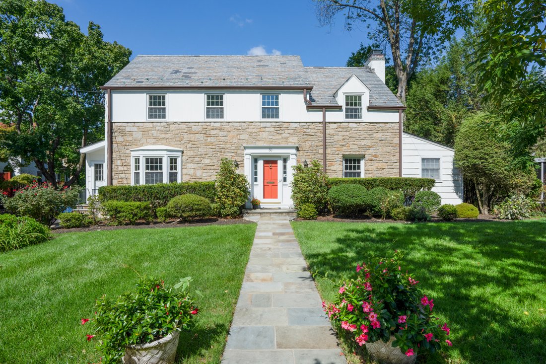 Classic Larchmont Colonial In Larchmont, New York, United States For
