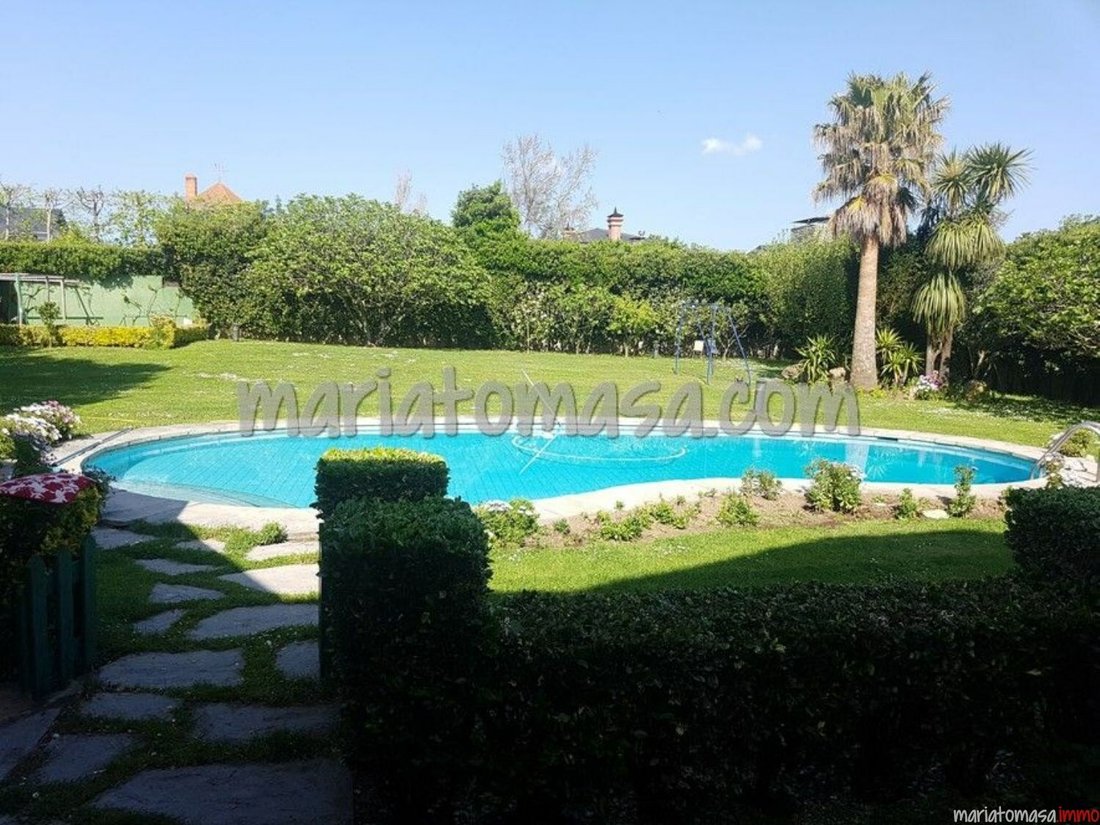 Villa Excepcional Y Grande De 8 Dormitorios, En In Getxo, Basque