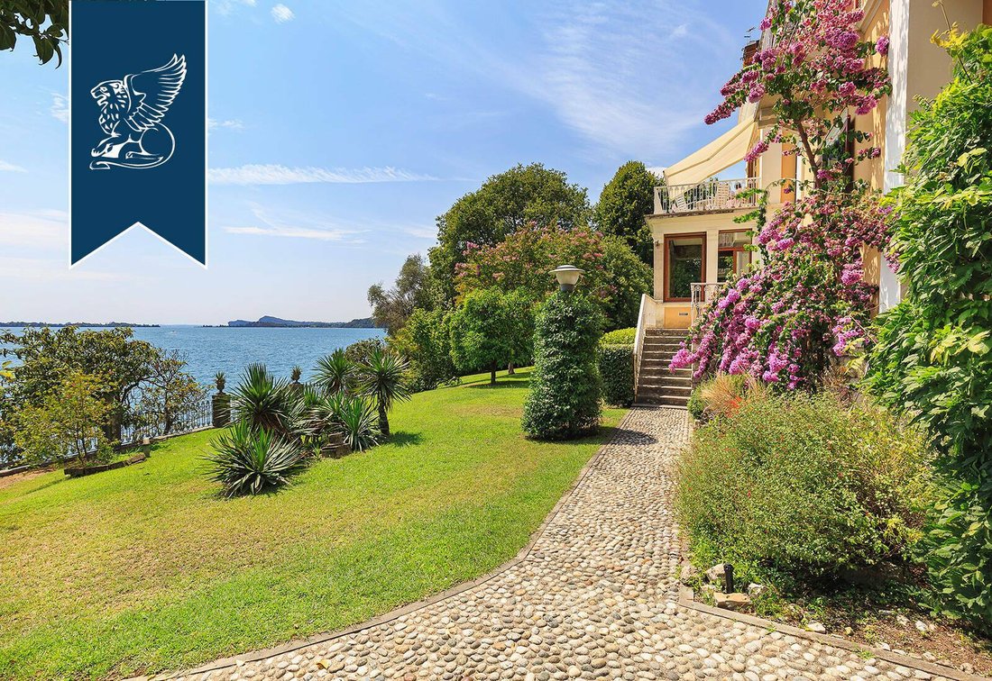 Luxurious Lake Facing Apartment In Gardone In Gardone Riviera, Lombardy