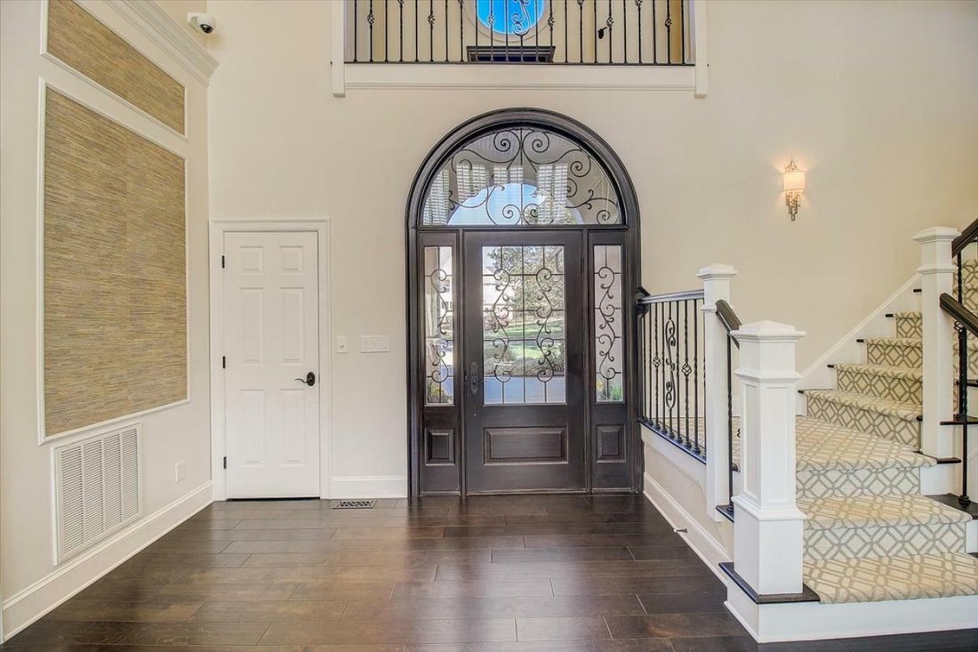 Stunning Waterfront Home In Cornelius, North Carolina, United States