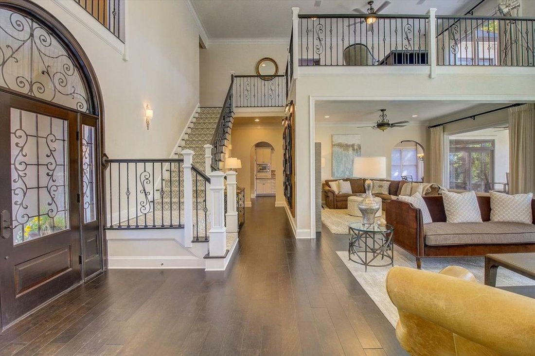 Stunning Waterfront Home In Cornelius, North Carolina, United States