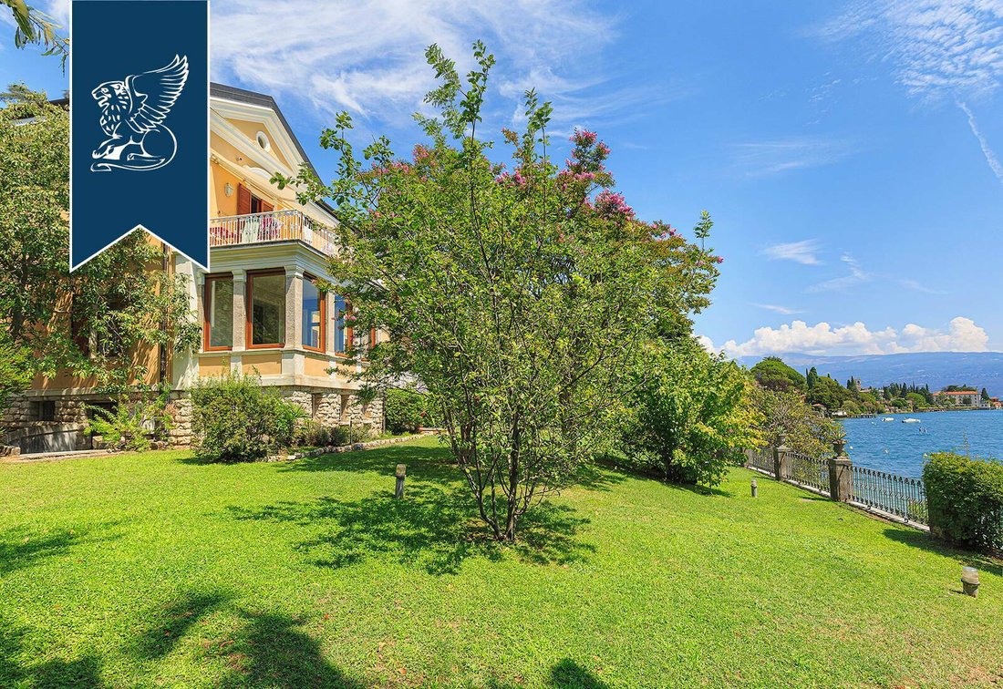 Luxurious Lake Facing Apartment In Gardone In Gardone Riviera, Lombardy