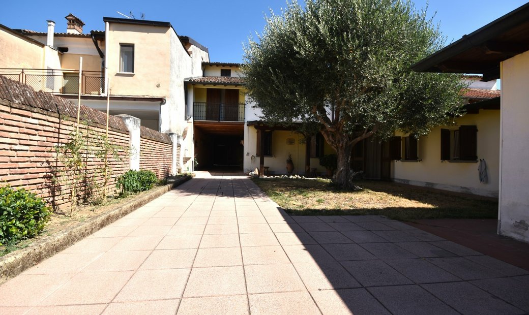 Offanengo House In Offanengo, Lombardy, Italy For Sale (12315860)