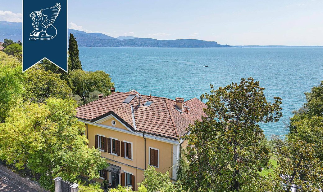 Luxurious Lake Facing Apartment In Gardone In Gardone Riviera, Lombardy