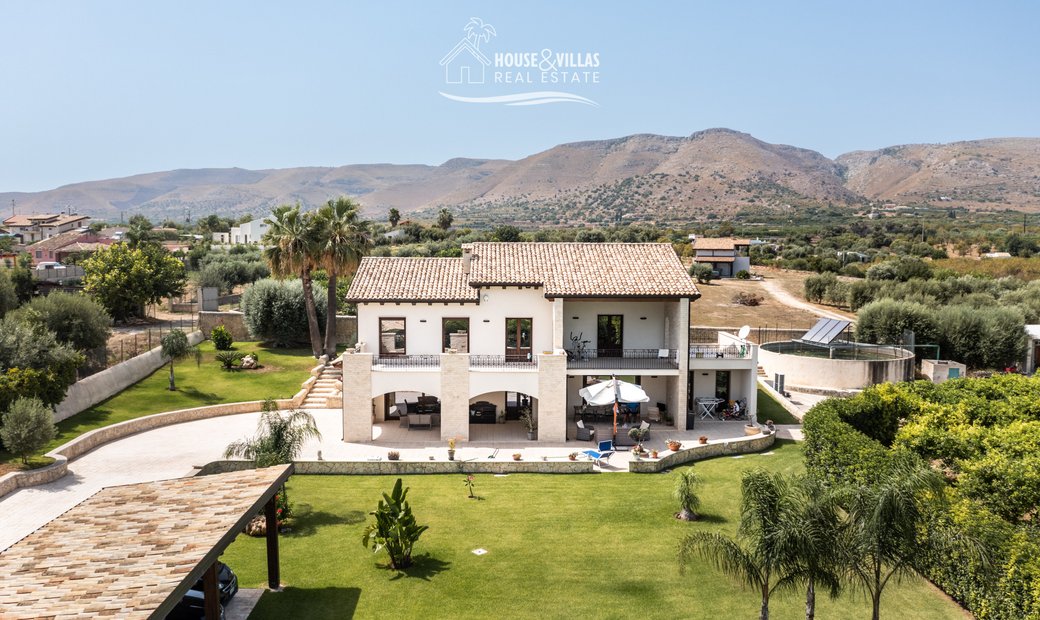 Villa With Garden And Lemon Grove In Avola In Avola, Sicily, Italy For