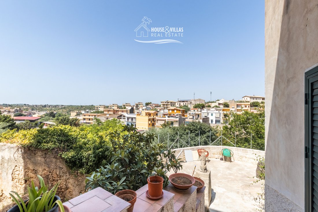 Building With Garden And Terrace A Few Meters From The In Noto, Sicily