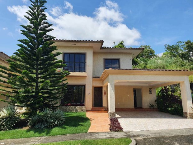 Lujo casas en venta en Clayton, Panamá, Provincia de Coclé, Panamá |  JamesEdition