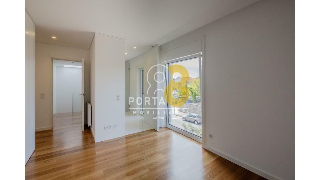Porto House In Porto, Porto District, Portugal For Sale (12317851)