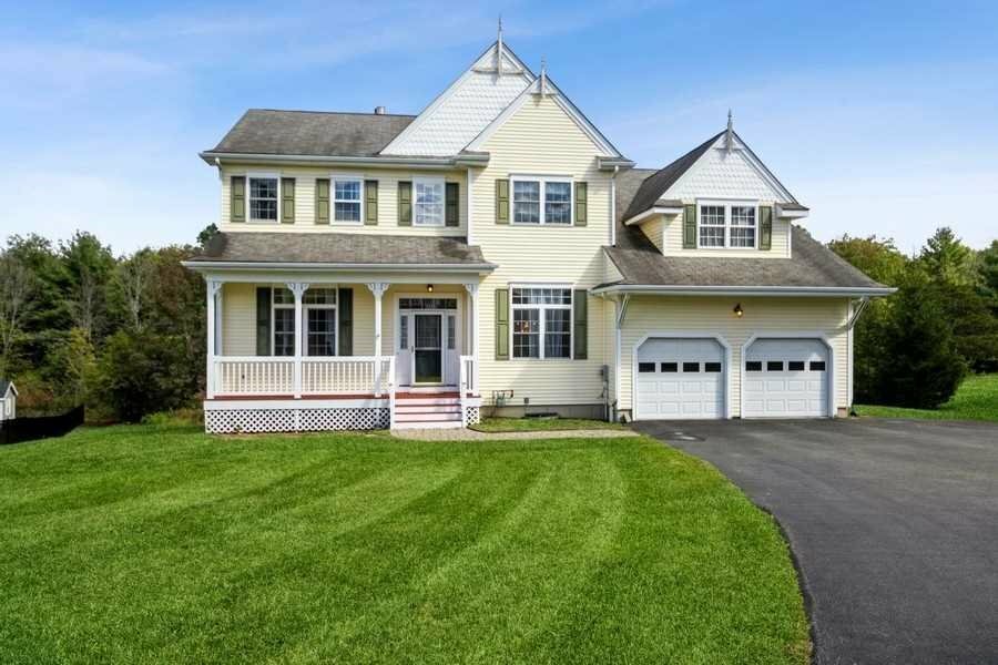 21 Wyndham Ln, Carmel, Ny 10512 In Carmel Hamlet, New York, United States For Sale (12321597)