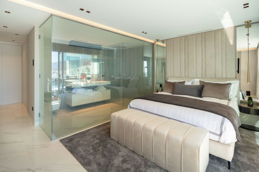 Apartment in Puerto Banus, Marbella, Spain 4 - 12320581
