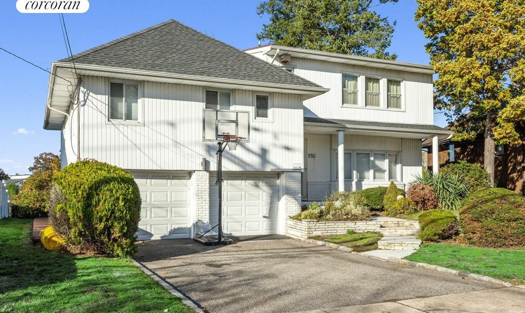 950 Midway, Woodmere, Ny 11598 In Woodmere, New York, United States For