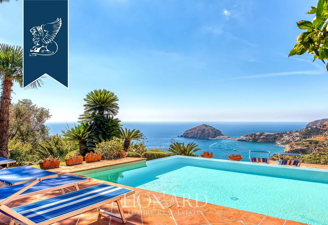 Domaine Luxueux Face à La Mer à Ischia Dans Barano D'ischia, Campanie ...