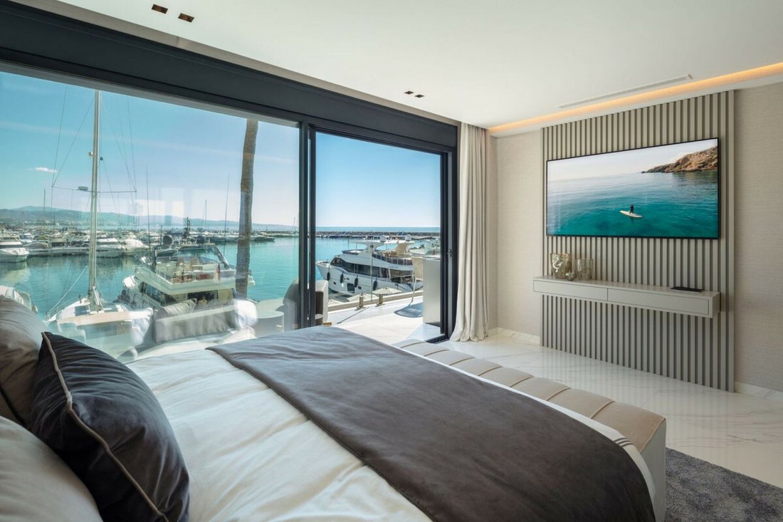 Apartment in Puerto Banus, Marbella, Spain 1 - 12320581