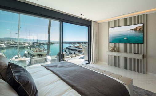Apartment in Puerto Banus, Marbella, Spain 1