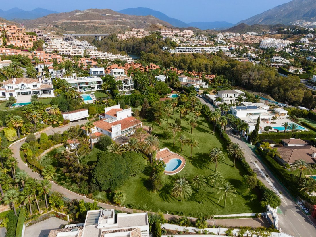 Villa in Puerto Banus, Marbella, Spain 1 - 12323603