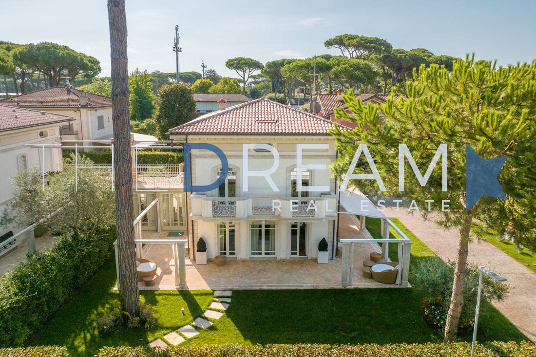 Modern Villa In Central Forte Dei Marmi In Forte Dei Marmi, Tuscany