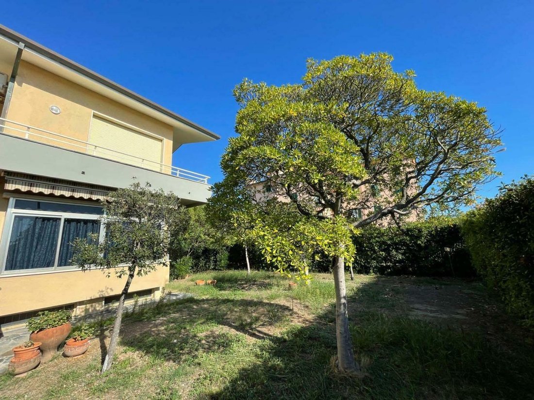 Villa in Fiumetto, Pietrasanta, Italy 2 - 12323353