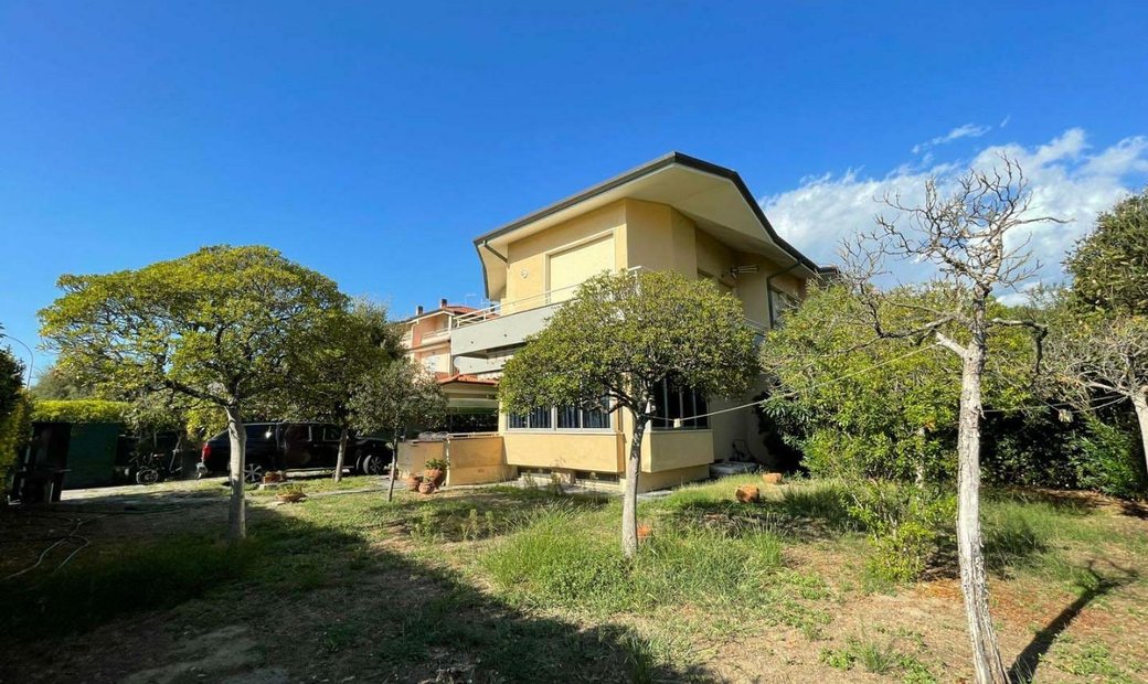 Villa In Vendita A Pietrasanta In Marina Di Pietrasanta, Tuscany, Italy