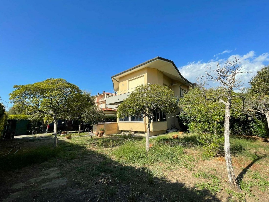 Villa in Fiumetto, Pietrasanta, Italy 1 - 12323353