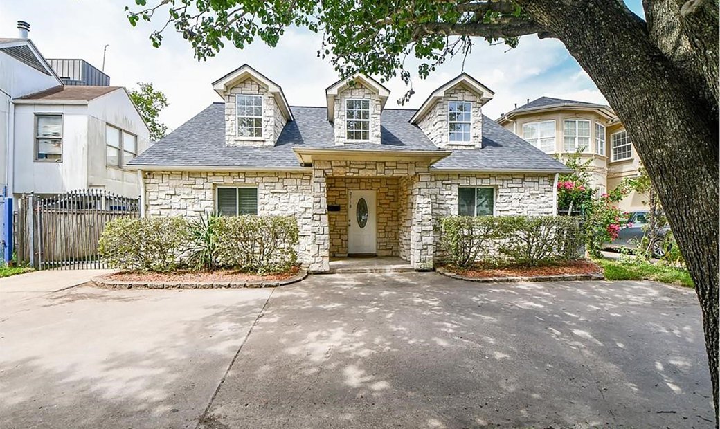 2718 Bellaire Boulevard In Houston, Texas, United States For Sale