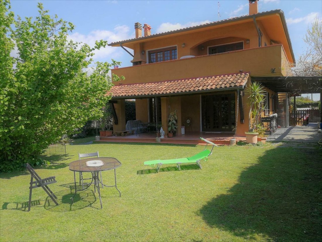 Villa In Vendita A Forte Dei Marmi Composto In Forte Dei Marmi, Tuscany